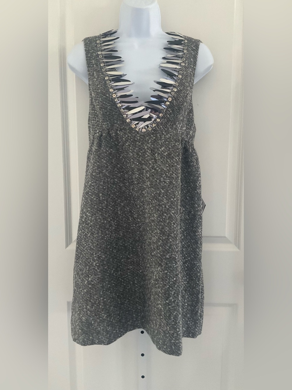 ANNA SUI For Target Grey Wool Blend Feather Sequin Party Dress.
Size 3.